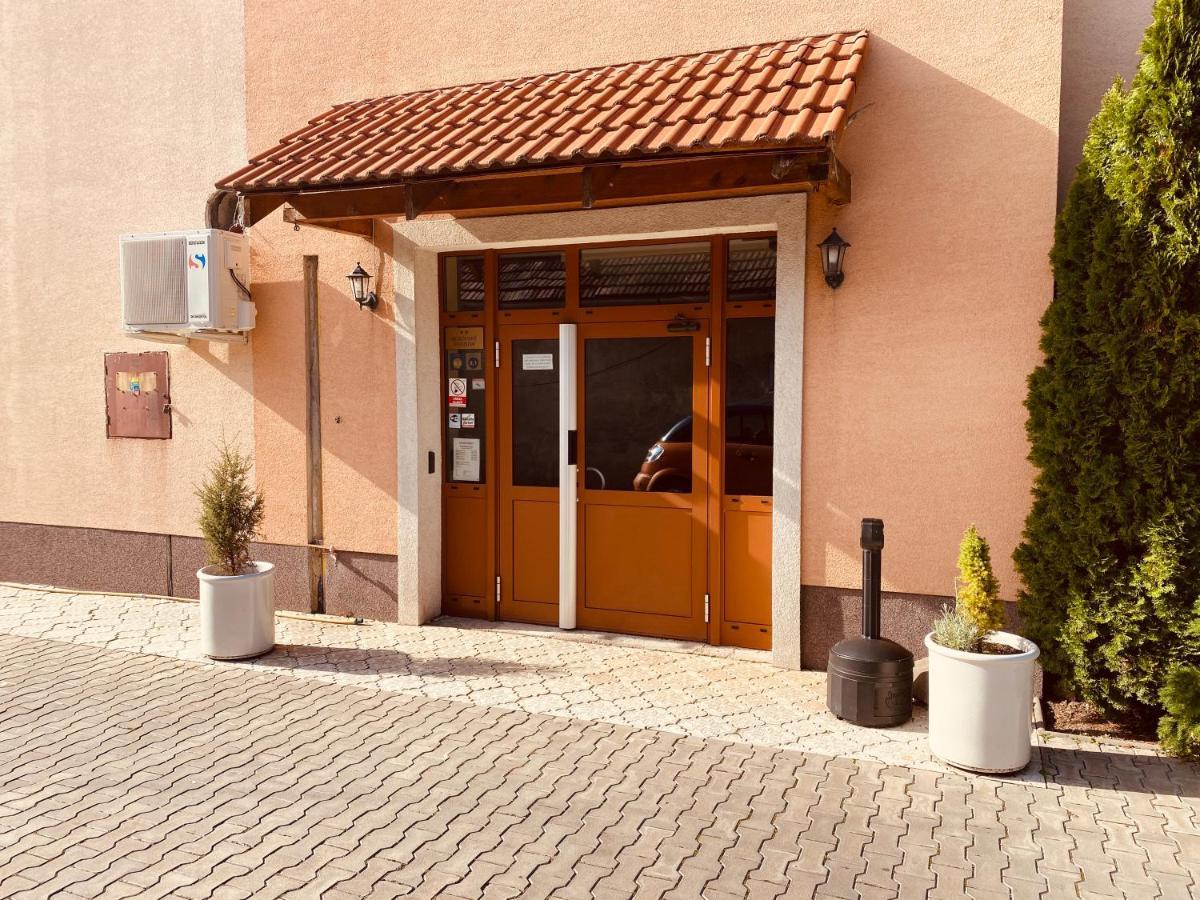 Rusovský Penzión Bratislava Exterior foto